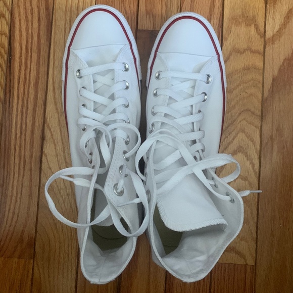 Mens size 9 white high top chuck taylor converse